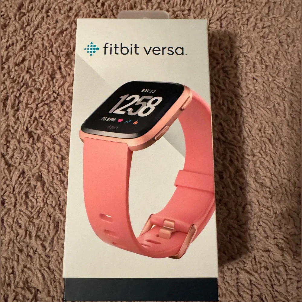 Fitbit Versa (Original) Used with Charger and Two Bands
